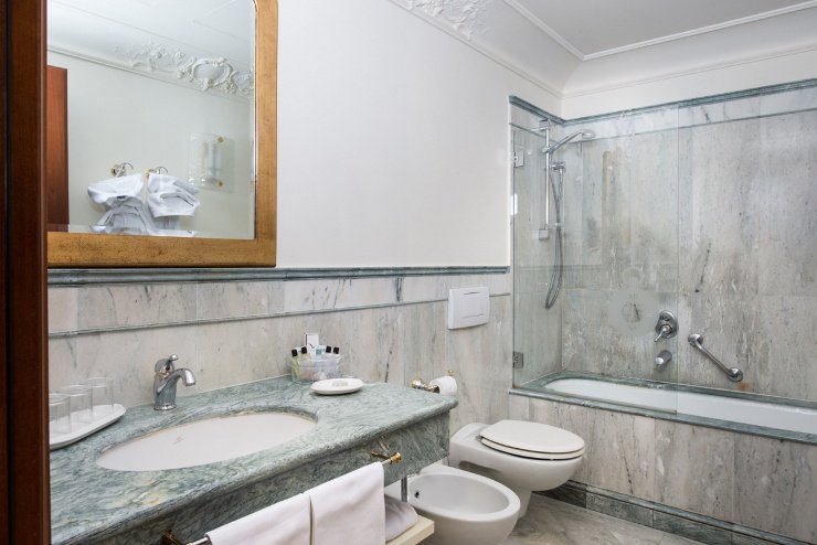 Suite art hotel orologio bologna Suite art hotel orologio bologna