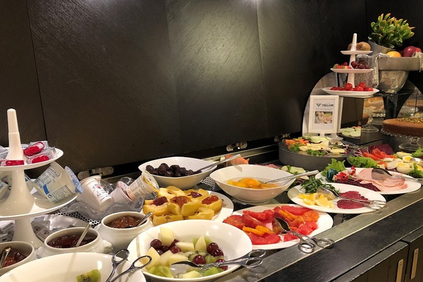 Desayuno incluido de 7:00 a 11:00 a.m. art hotel novecento bolonia Desayuno incluido de 7:00 a 11:00 a.m. art hotel novecento bolonia