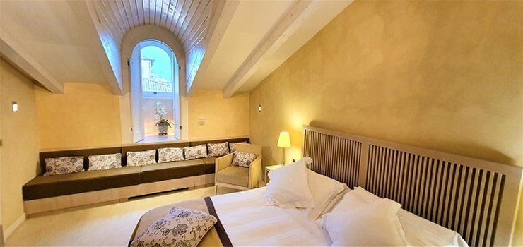 HABITACIÓN DELUXE PENTHOUSE Art Hotel Novecento Bolonia, Italia HABITACIÓN DELUXE PENTHOUSE Art Hotel Novecento Bolonia, Italia