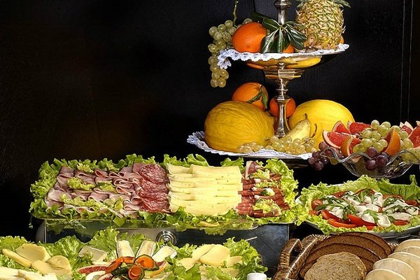 DESAYUNO BUFFET INCLUIDO DE 7:00 A 11:00 A.M. Art Hotel Novecento Bolonia, Italia DESAYUNO BUFFET INCLUIDO DE 7:00 A 11:00 A.M. Art Hotel Novecento Bolonia, Italia
