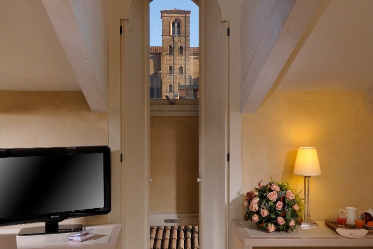 HabitaciÓn deluxe penthouse art hotel novecento bolonia, italia HabitaciÓn deluxe penthouse art hotel novecento bolonia, italia