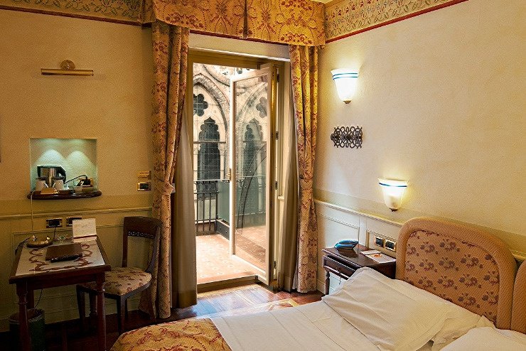 HABITACIÓN DOBLE DELUXE Art Hotel Commercianti Bolonia, Italia HABITACIÓN DOBLE DELUXE Art Hotel Commercianti Bolonia, Italia