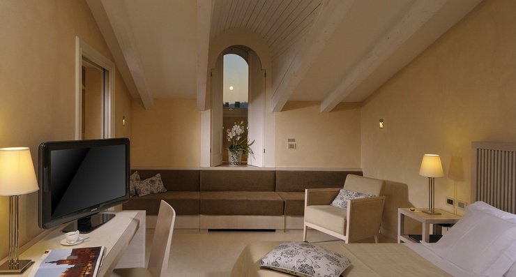 HABITACIÓN DELUXE PENTHOUSE Art Hotel Novecento Bolonia, Italia HABITACIÓN DELUXE PENTHOUSE Art Hotel Novecento Bolonia, Italia