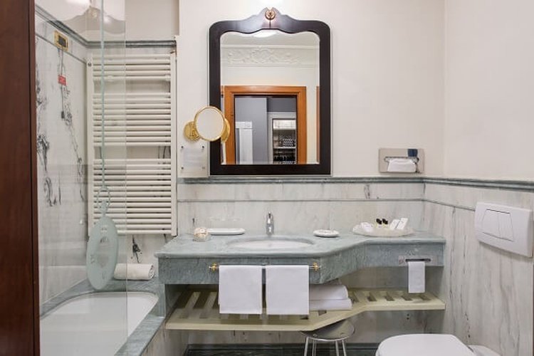 Suite deluxe ai colli art hotel orologio bolonia, italia Suite deluxe ai colli art hotel orologio bolonia, italia