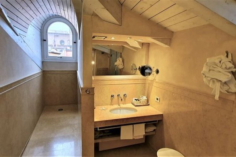 Habitación deluxe penthouse art hotel novecento bolonia Habitación deluxe penthouse art hotel novecento bolonia