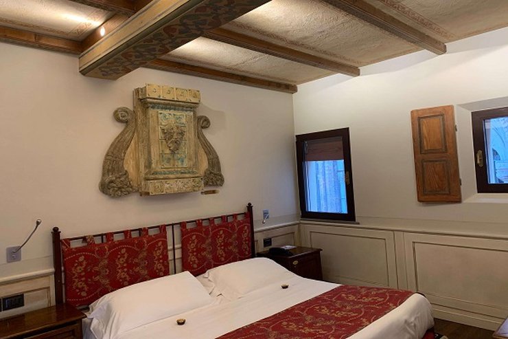HABITACIÓN DOBLE DELUXE Art Hotel Commercianti Bolonia, Italia HABITACIÓN DOBLE DELUXE Art Hotel Commercianti Bolonia, Italia