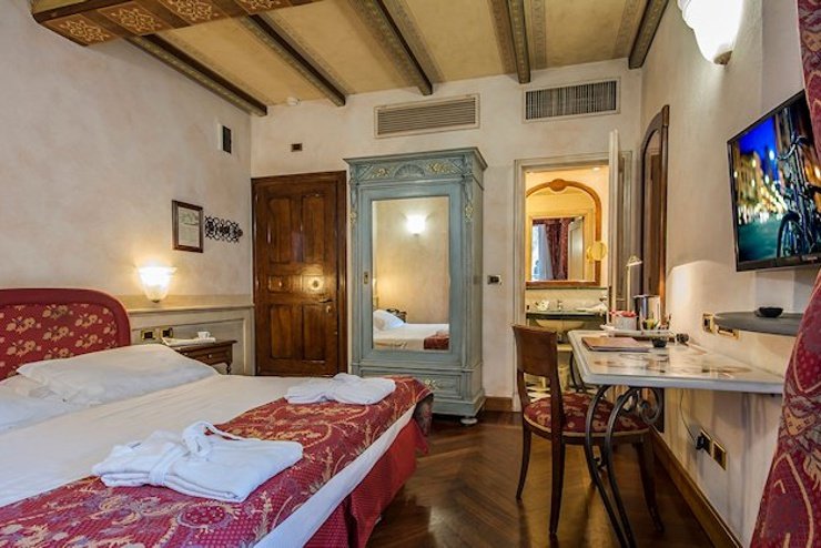 HABITACIÓN DOBLE DELUXE Art Hotel Commercianti Bolonia, Italia HABITACIÓN DOBLE DELUXE Art Hotel Commercianti Bolonia, Italia