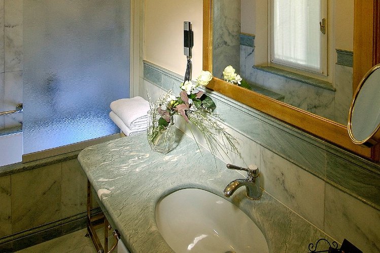 HabitaciÓn deluxe art hotel orologio bolonia, italia HabitaciÓn deluxe art hotel orologio bolonia, italia