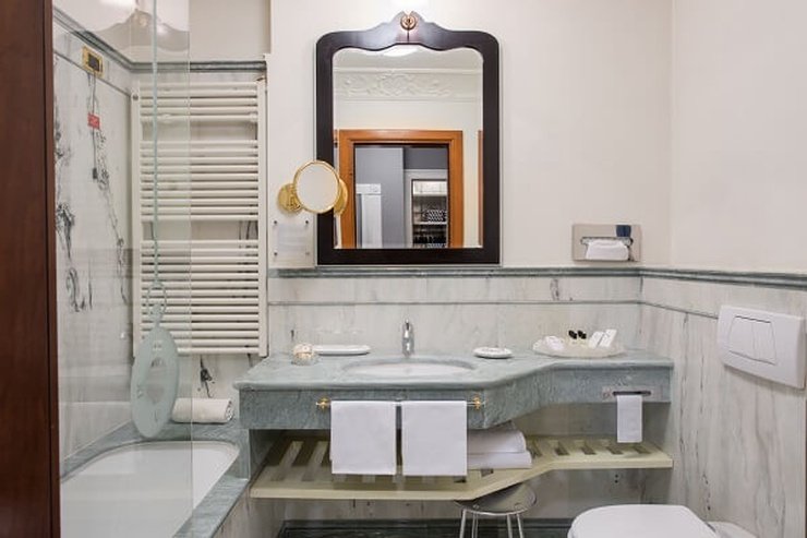Suite deluxe ai colli art hotel orologio bologna Suite deluxe ai colli art hotel orologio bologna