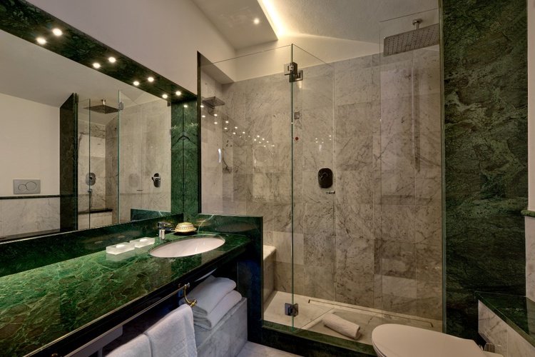 Suites art hotel commercianti bolonia Suites art hotel commercianti bolonia