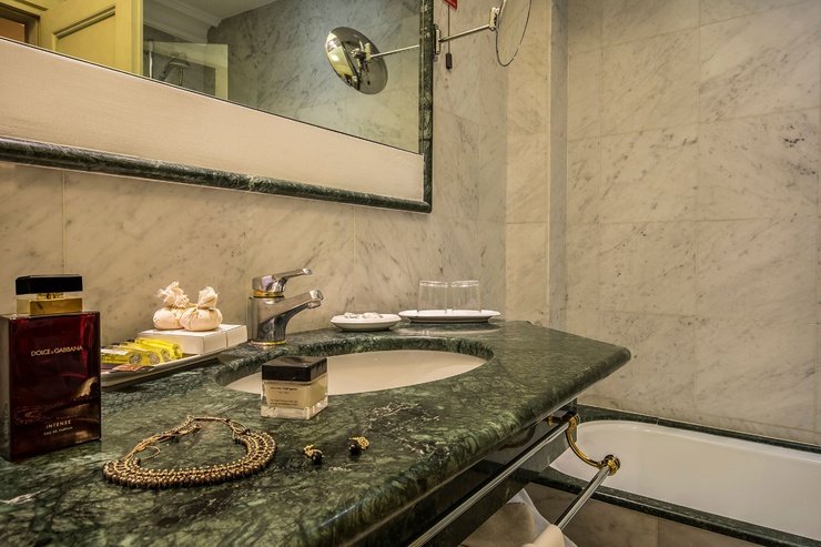 Suites art hotel commercianti bolonia Suites art hotel commercianti bolonia