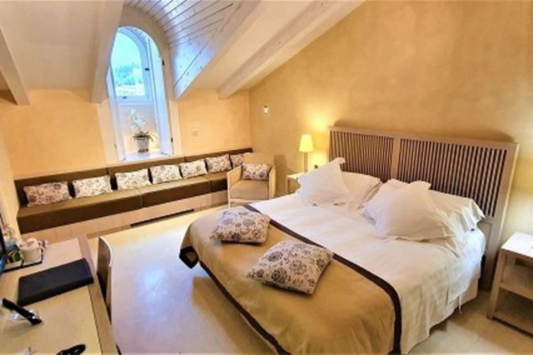 Habitación deluxe penthouse art hotel novecento bolonia Habitación deluxe penthouse art hotel novecento bolonia
