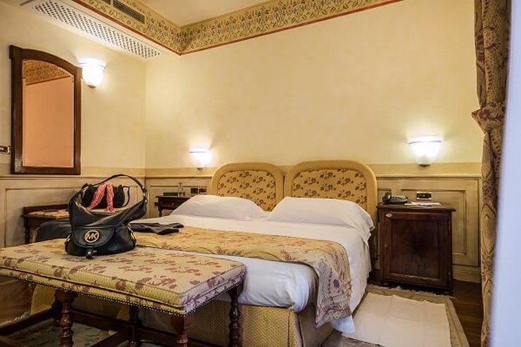 HABITACIÓN DOBLE DELUXE Art Hotel Commercianti Bolonia, Italia HABITACIÓN DOBLE DELUXE Art Hotel Commercianti Bolonia, Italia