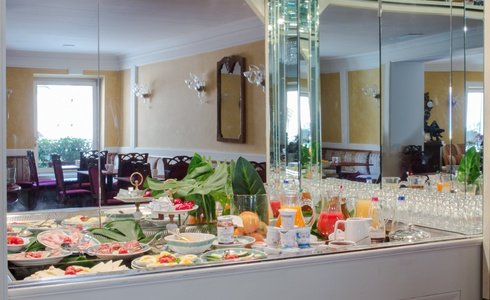 DESAYUNO DE 7:00 A 11:00 A.M. Art Hotel Orologio en Bolonia DESAYUNO DE 7:00 A 11:00 A.M. Art Hotel Orologio en Bolonia