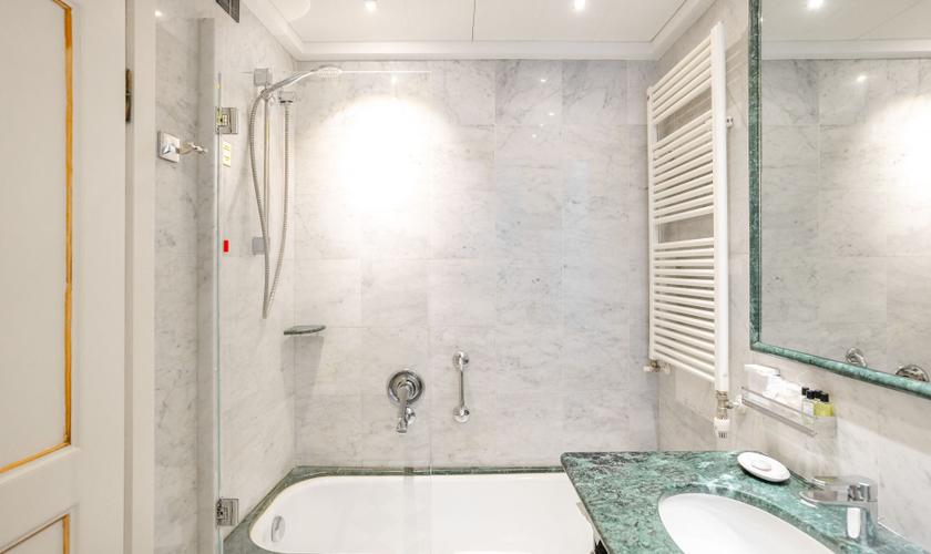 Habitación Doble Deluxe Art Hotel Commercianti Bolonia Habitación Doble Deluxe Art Hotel Commercianti Bolonia