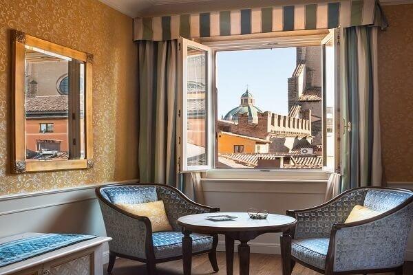 Suite Deluxe Sulla Via Della Seta Art Hotel Orologio Bolonia Suite Deluxe Sulla Via Della Seta Art Hotel Orologio Bolonia