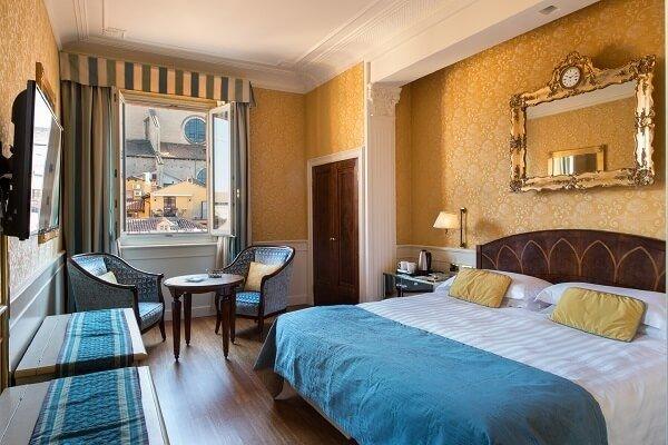 Suite Deluxe Sulla Via Della Seta Art Hotel Orologio Bolonia Suite Deluxe Sulla Via Della Seta Art Hotel Orologio Bolonia
