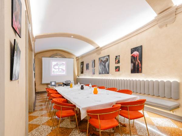 SALA DEL POZZO Art Hotel Commercianti Bolonia SALA DEL POZZO Art Hotel Commercianti Bolonia